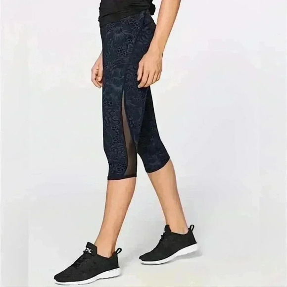 Women’s Lululemon Train Times Crop 17” Size 6 Nouveau Mach Blue Black - Picture 2 of 10